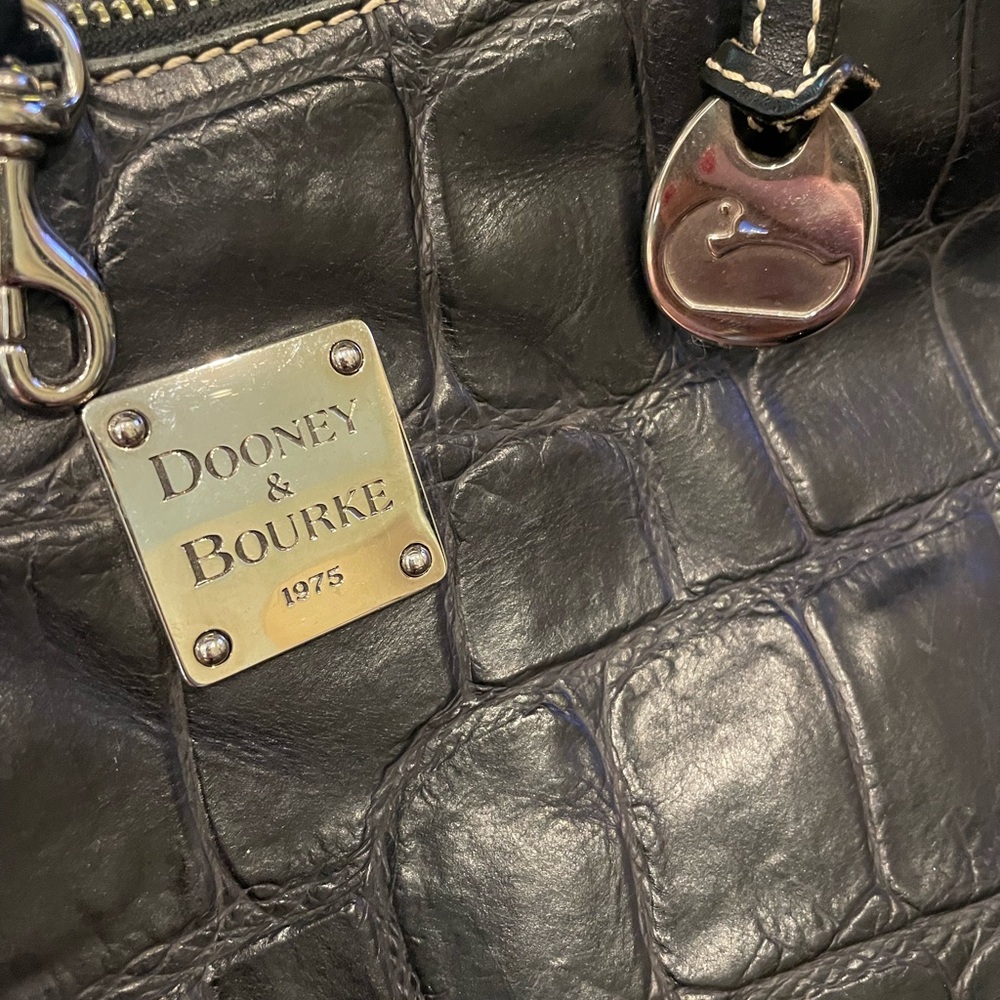 VTG Dooney & Bourke Handbag Purse Croc Embossed Black Leather Zip Shoulder Charm - Picture 2 of 11